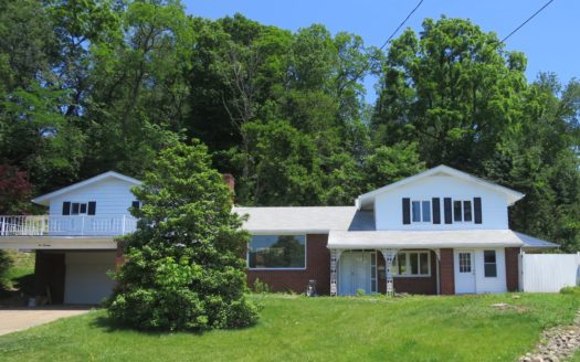 Best Front Shot 525x328 - (CONTRACT PENDING) 1013 Royal Ct, Cheswick, PA 15024